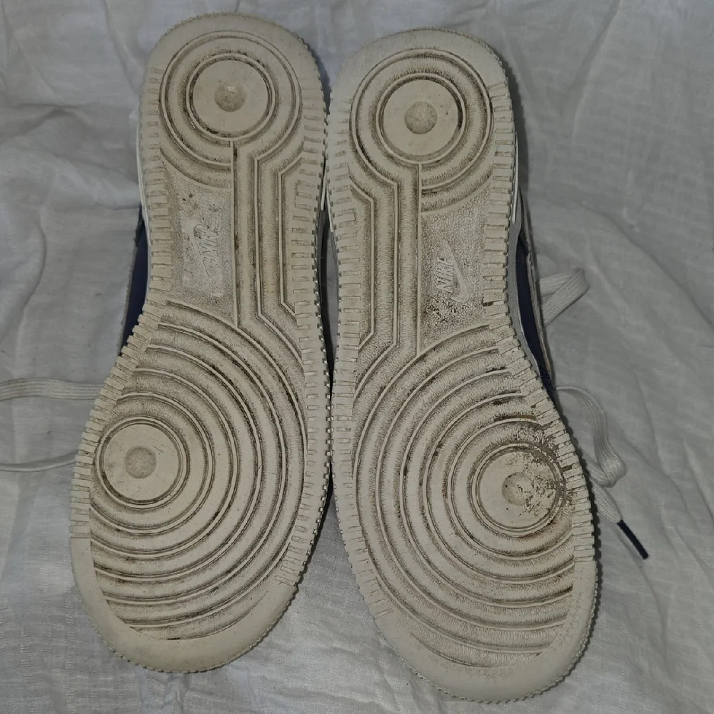 (J36) Nike Navy and Cream Casual Sneakers
